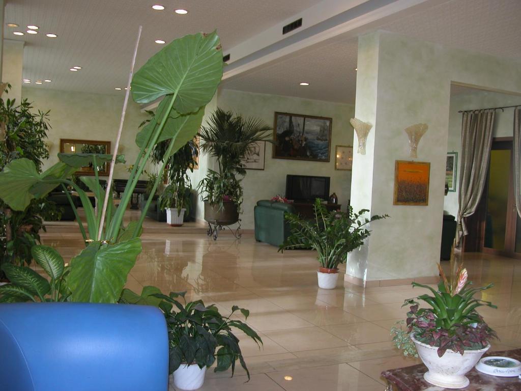 Hotel Calabresi San Benedetto del Tronto Exterior foto