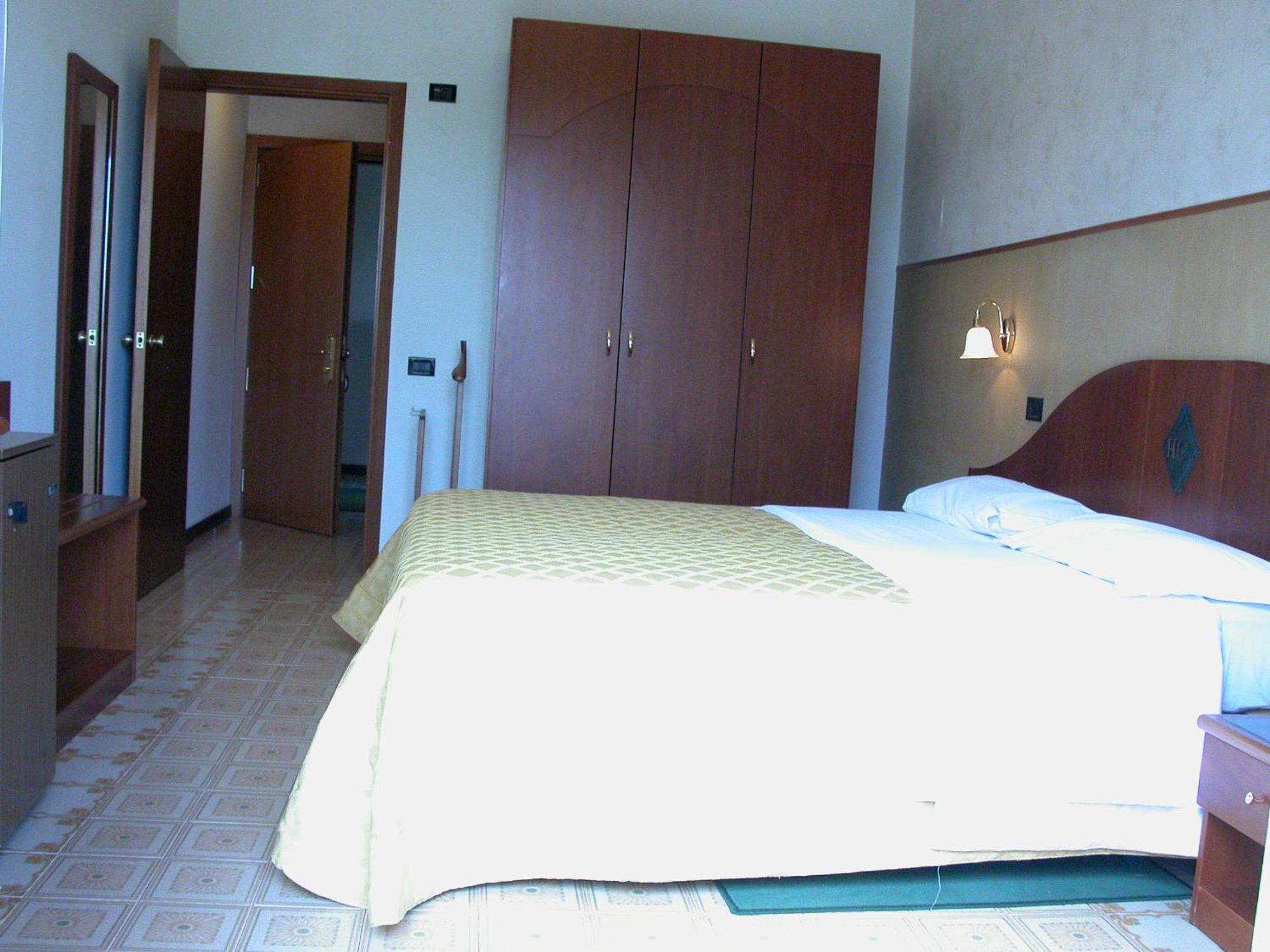 Hotel Calabresi San Benedetto del Tronto Exterior foto
