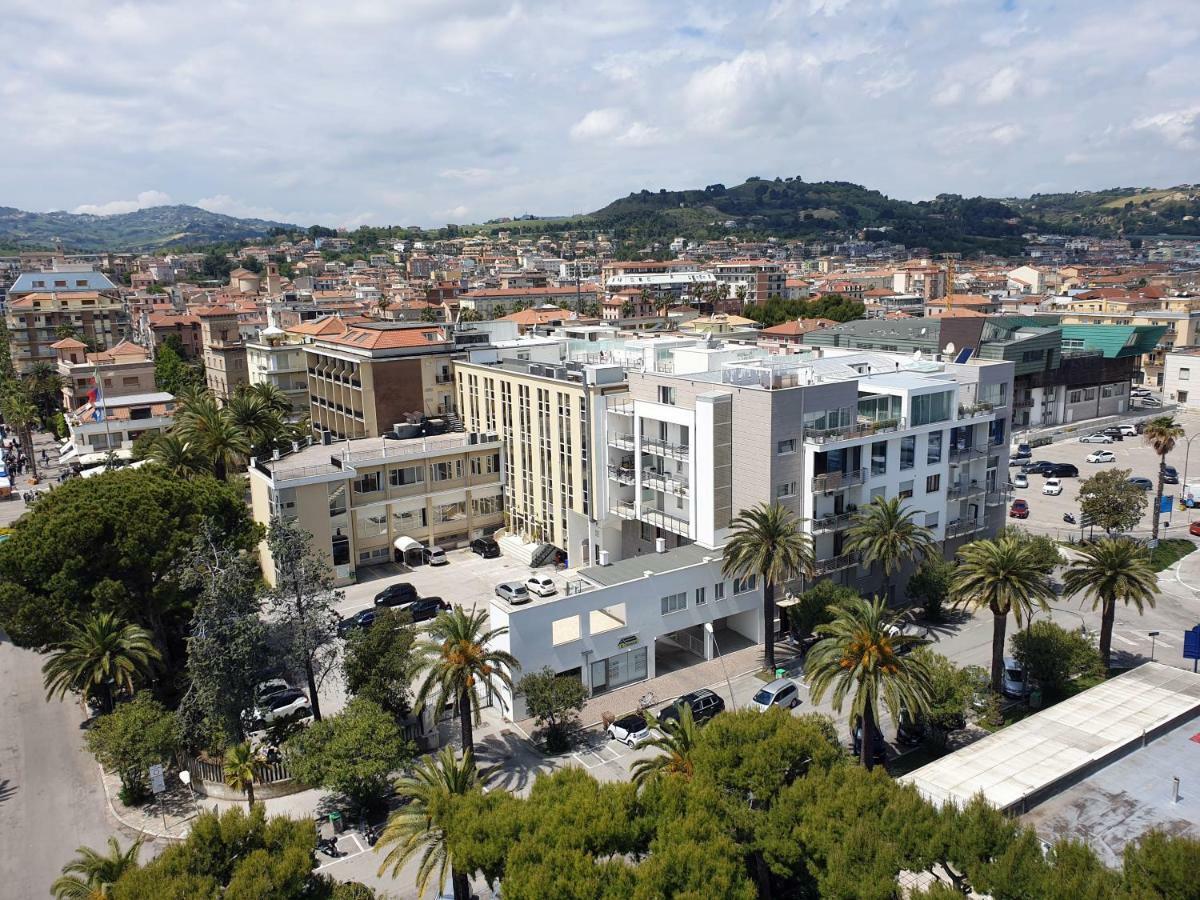 Hotel Calabresi San Benedetto del Tronto Exterior foto